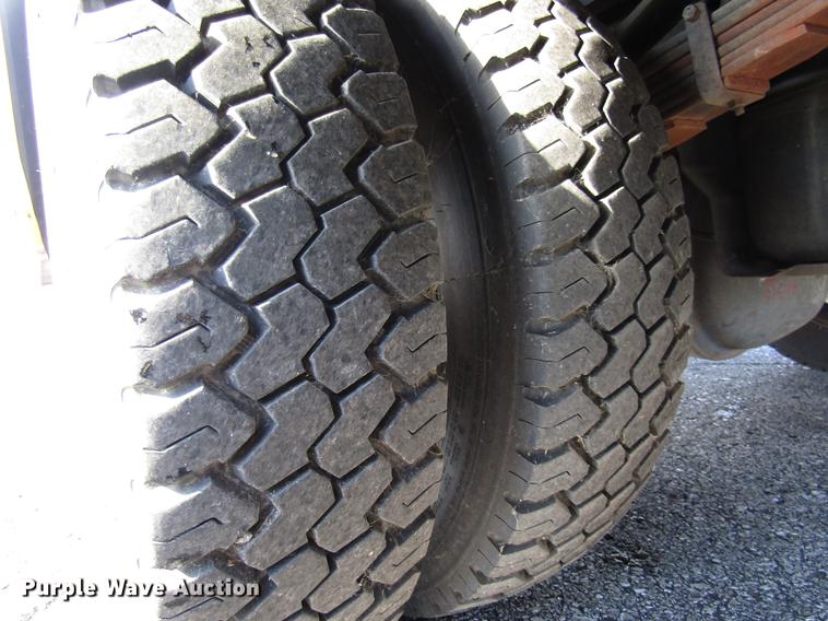 image for item DE5908 2004 Ford F550 bucket truck