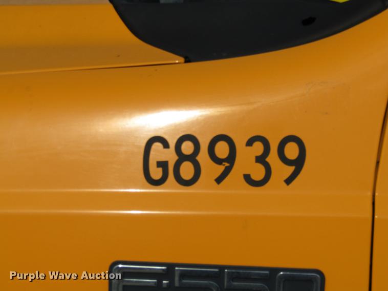 image for item DE5908 2004 Ford F550 bucket truck