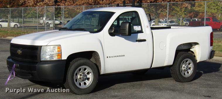 image for item DE5913 2007 Chevrolet Silverado 1500 pickup truck