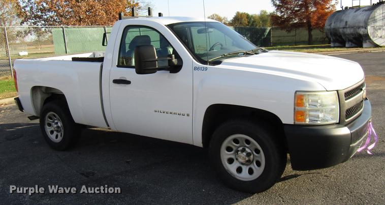 image for item DE5913 2007 Chevrolet Silverado 1500 pickup truck