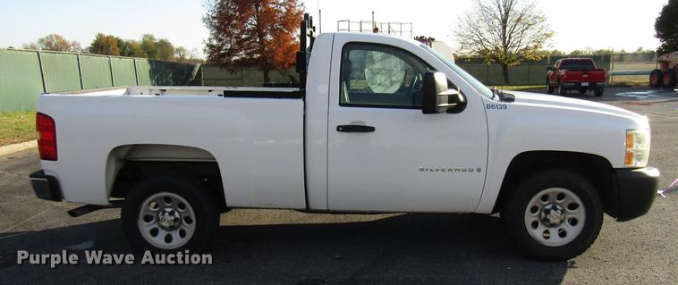 image for item DE5913 2007 Chevrolet Silverado 1500 pickup truck