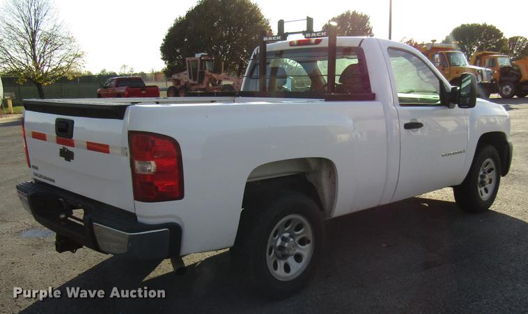 image for item DE5913 2007 Chevrolet Silverado 1500 pickup truck
