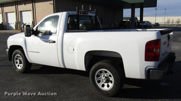 image for item DE5913 2007 Chevrolet Silverado 1500 pickup truck