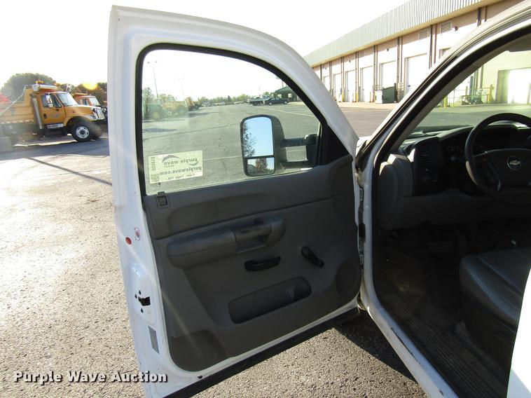 image for item DE5913 2007 Chevrolet Silverado 1500 pickup truck