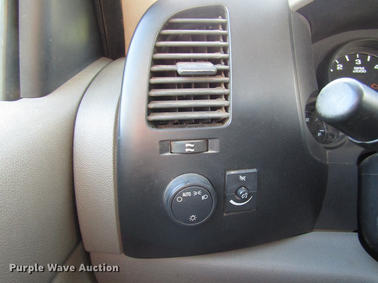 image for item DE5913 2007 Chevrolet Silverado 1500 pickup truck