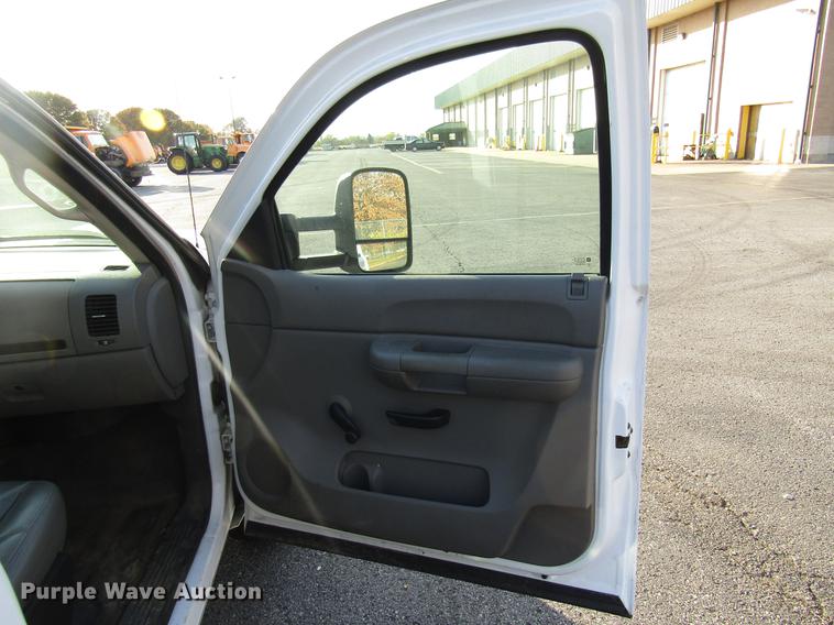 image for item DE5913 2007 Chevrolet Silverado 1500 pickup truck