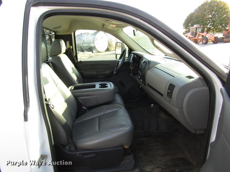 image for item DE5913 2007 Chevrolet Silverado 1500 pickup truck