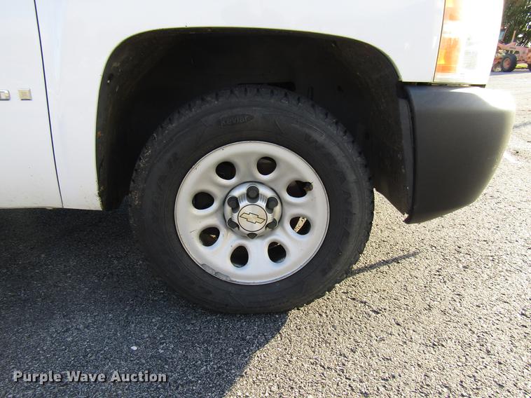 image for item DE5913 2007 Chevrolet Silverado 1500 pickup truck