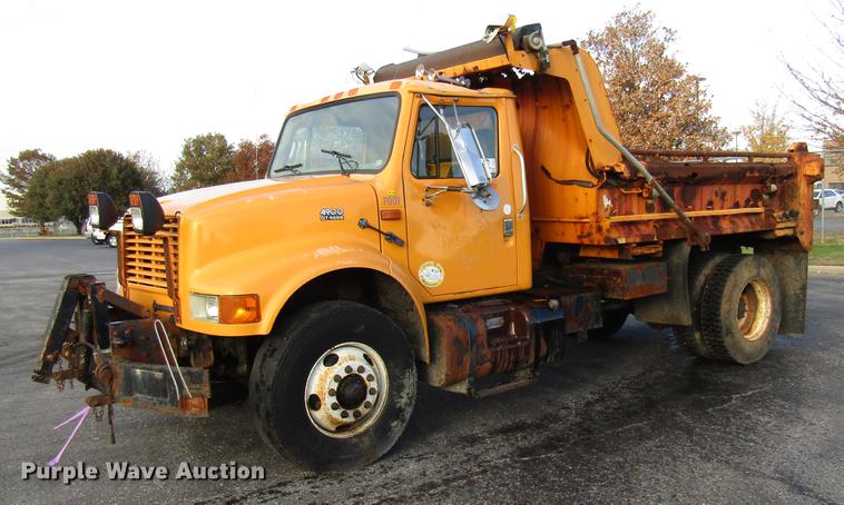 image for item DE5914 2002 International 4900 dump truck