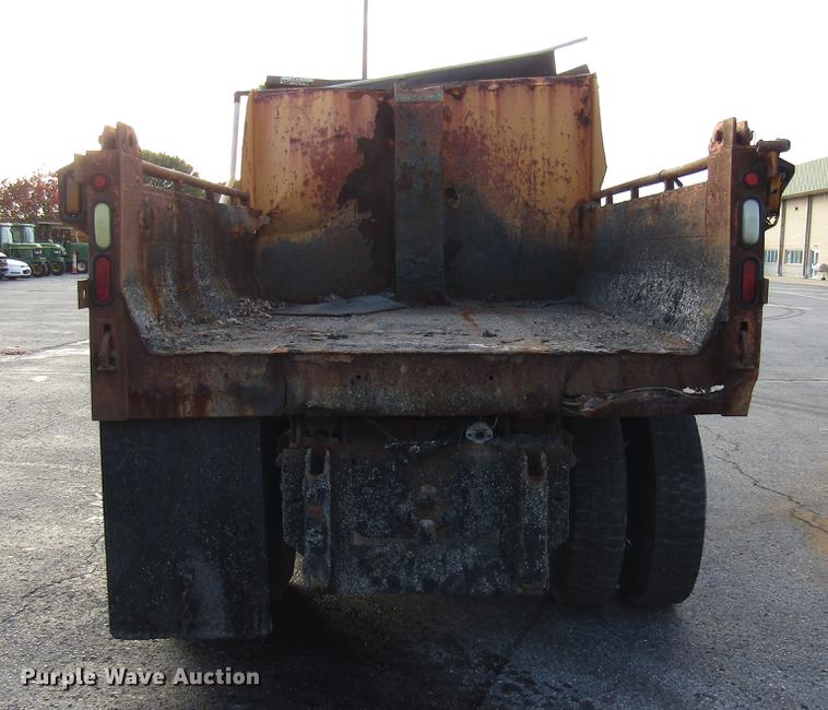 image for item DE5914 2002 International 4900 dump truck