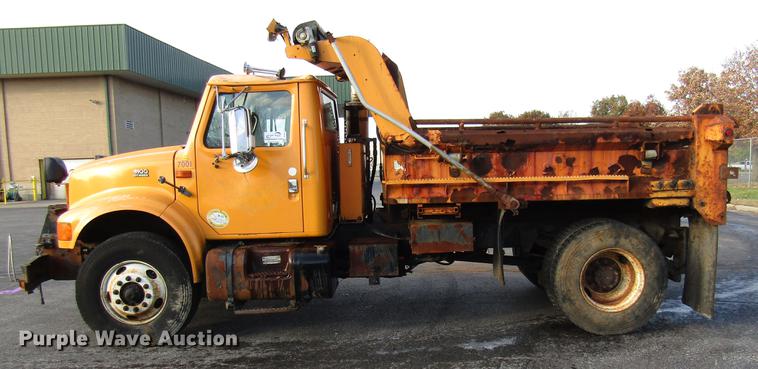 image for item DE5914 2002 International 4900 dump truck