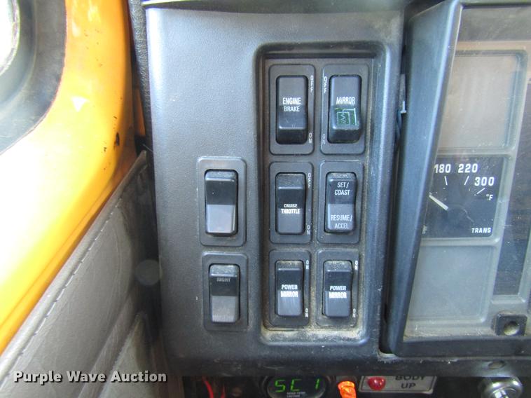 image for item DE5914 2002 International 4900 dump truck