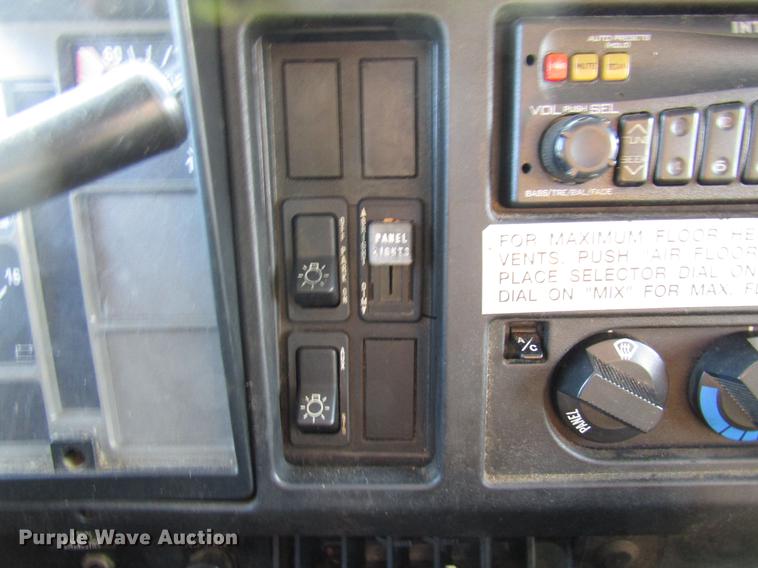 image for item DE5914 2002 International 4900 dump truck