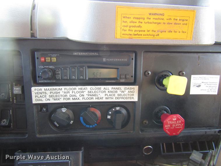 image for item DE5914 2002 International 4900 dump truck