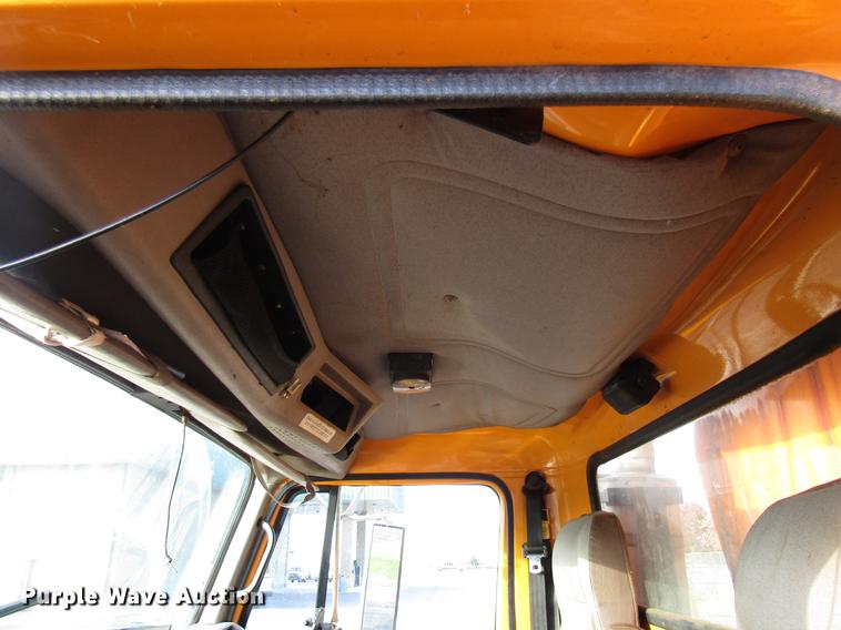 image for item DE5914 2002 International 4900 dump truck