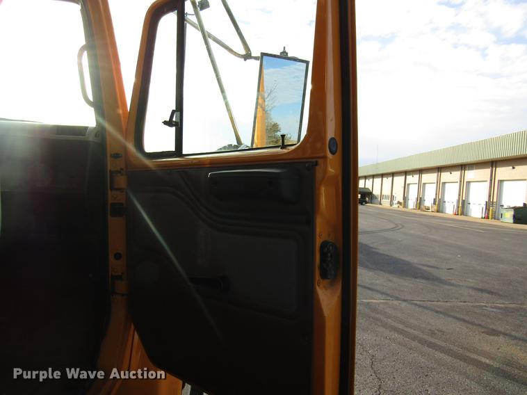 image for item DE5914 2002 International 4900 dump truck