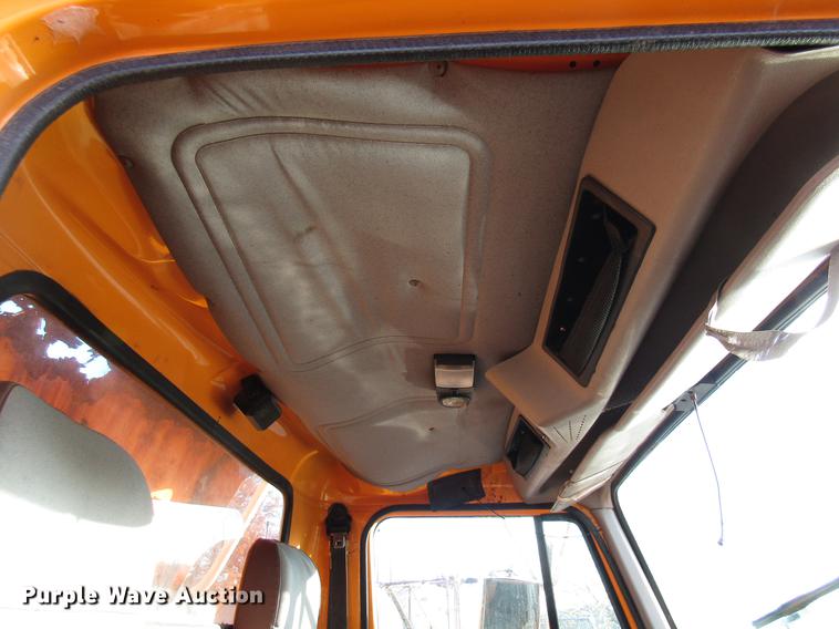 image for item DE5914 2002 International 4900 dump truck