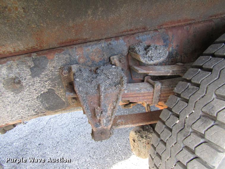 image for item DE5914 2002 International 4900 dump truck