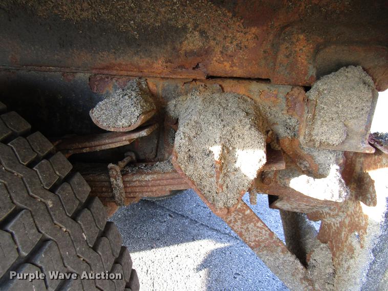 image for item DE5914 2002 International 4900 dump truck