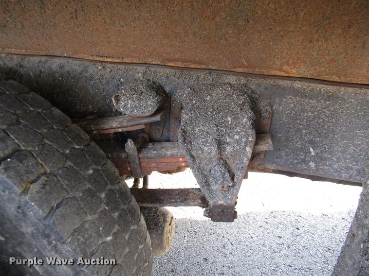 image for item DE5914 2002 International 4900 dump truck