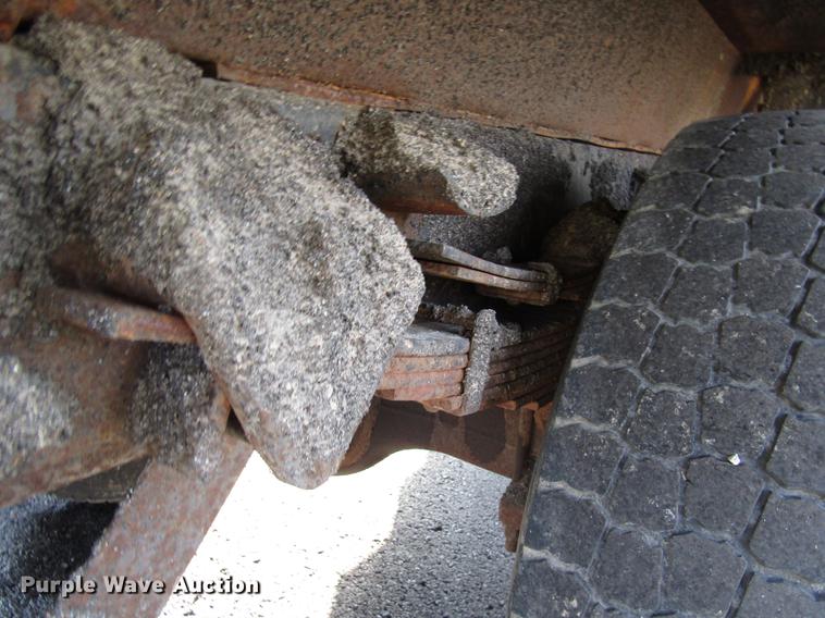 image for item DE5914 2002 International 4900 dump truck