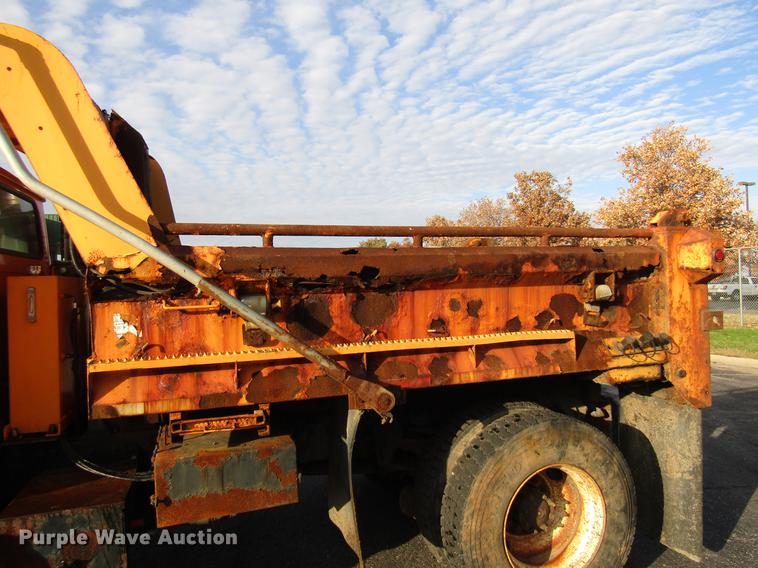 image for item DE5914 2002 International 4900 dump truck