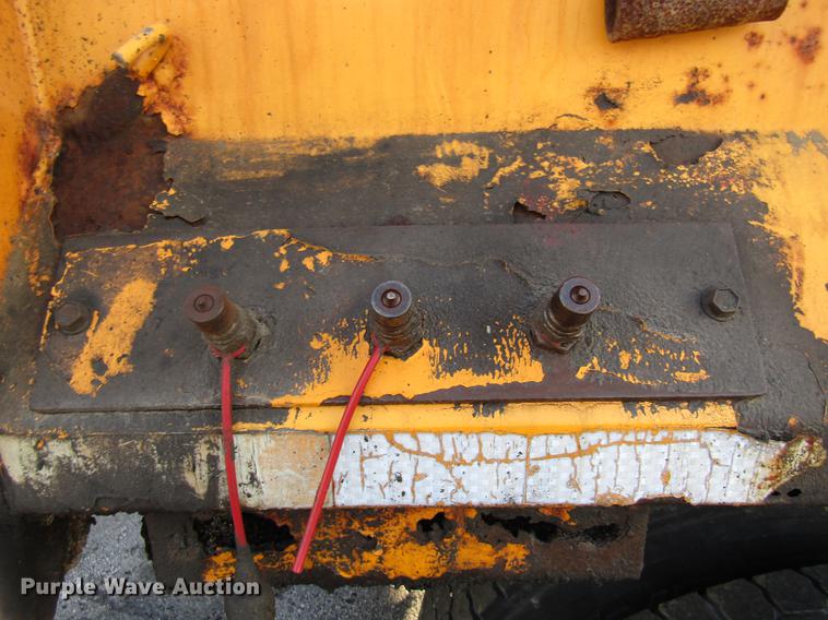 image for item DE5914 2002 International 4900 dump truck