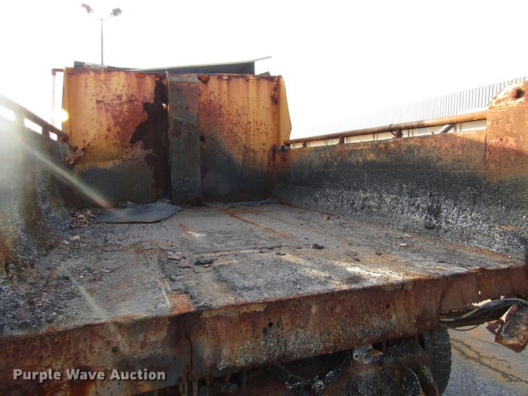 image for item DE5914 2002 International 4900 dump truck