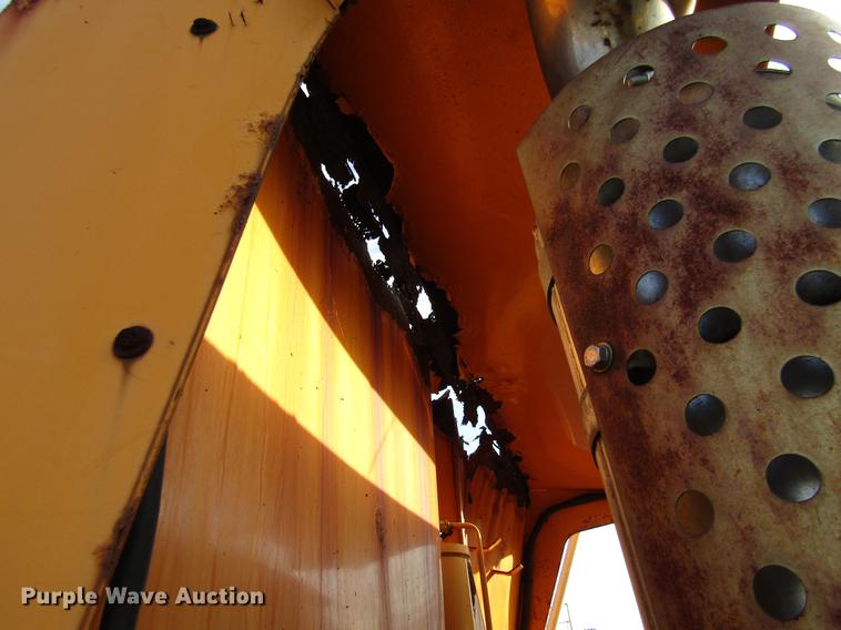 image for item DE5914 2002 International 4900 dump truck