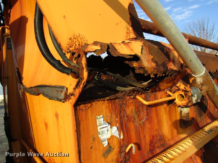 image for item DE5914 2002 International 4900 dump truck