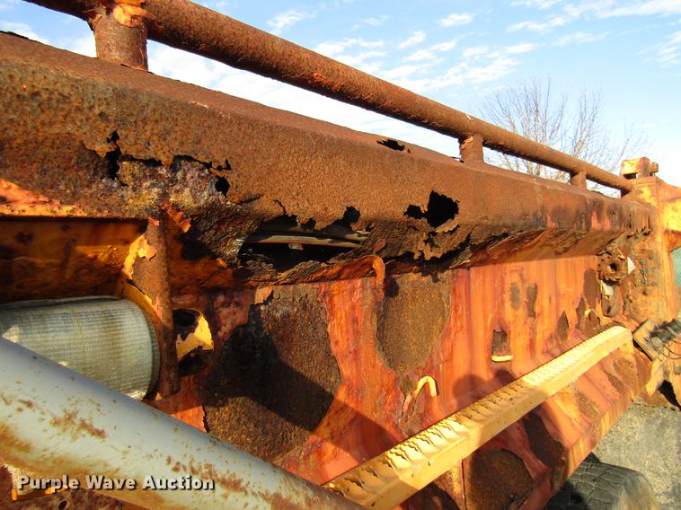 image for item DE5914 2002 International 4900 dump truck