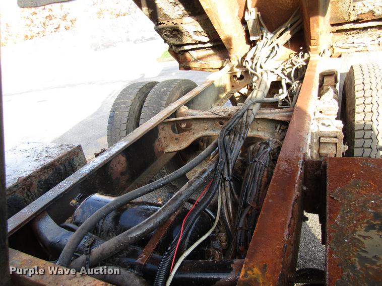 image for item DE5914 2002 International 4900 dump truck