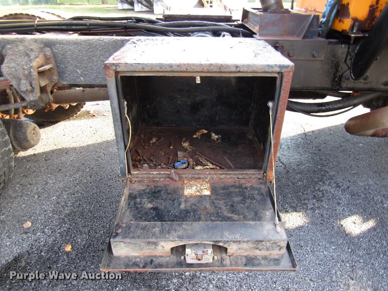 image for item DE5914 2002 International 4900 dump truck