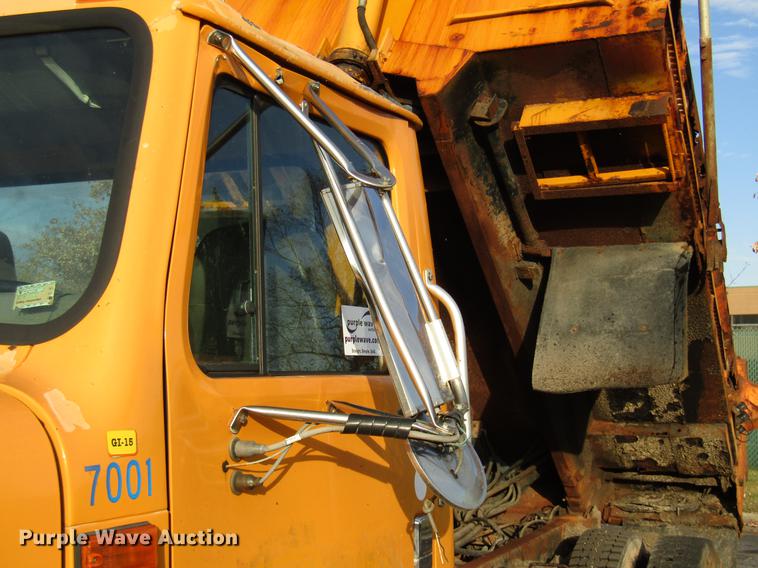 image for item DE5914 2002 International 4900 dump truck