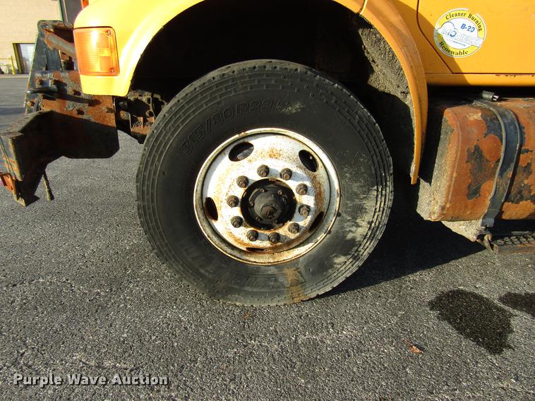 image for item DE5914 2002 International 4900 dump truck