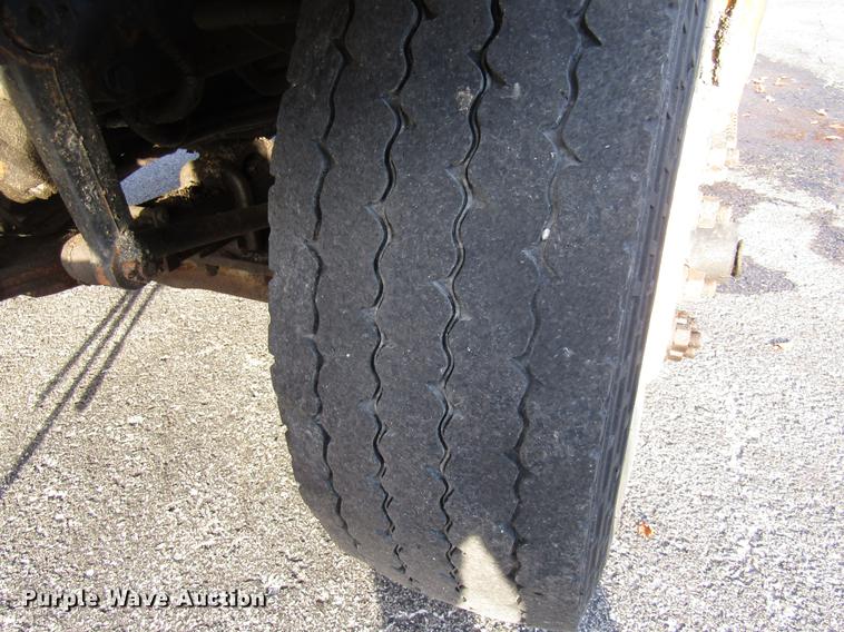 image for item DE5914 2002 International 4900 dump truck