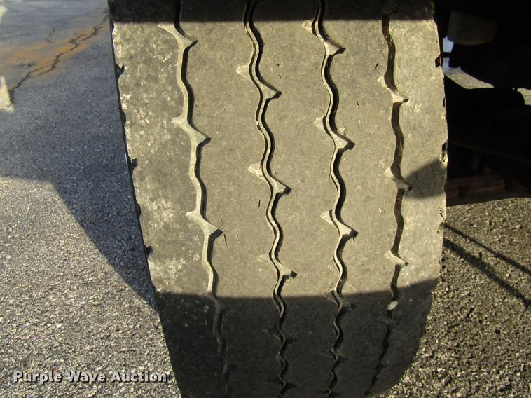 image for item DE5914 2002 International 4900 dump truck