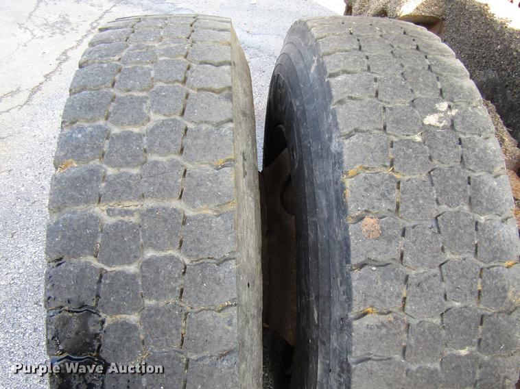 image for item DE5914 2002 International 4900 dump truck