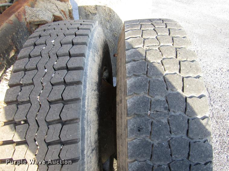 image for item DE5914 2002 International 4900 dump truck