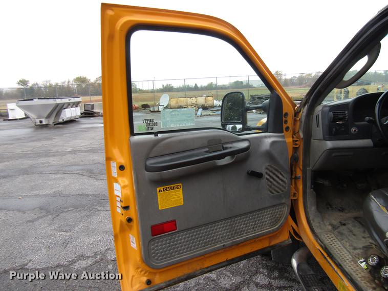 image for item DE5916 2006 Ford F450 Super Duty Crew Cab dump truck