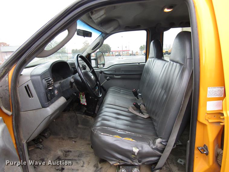 image for item DE5916 2006 Ford F450 Super Duty Crew Cab dump truck