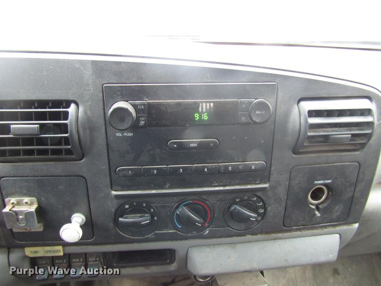 image for item DE5916 2006 Ford F450 Super Duty Crew Cab dump truck