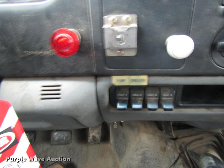 image for item DE5916 2006 Ford F450 Super Duty Crew Cab dump truck