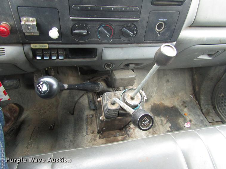 image for item DE5916 2006 Ford F450 Super Duty Crew Cab dump truck