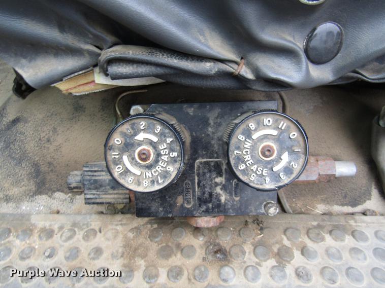 image for item DE5916 2006 Ford F450 Super Duty Crew Cab dump truck