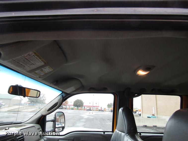 image for item DE5916 2006 Ford F450 Super Duty Crew Cab dump truck