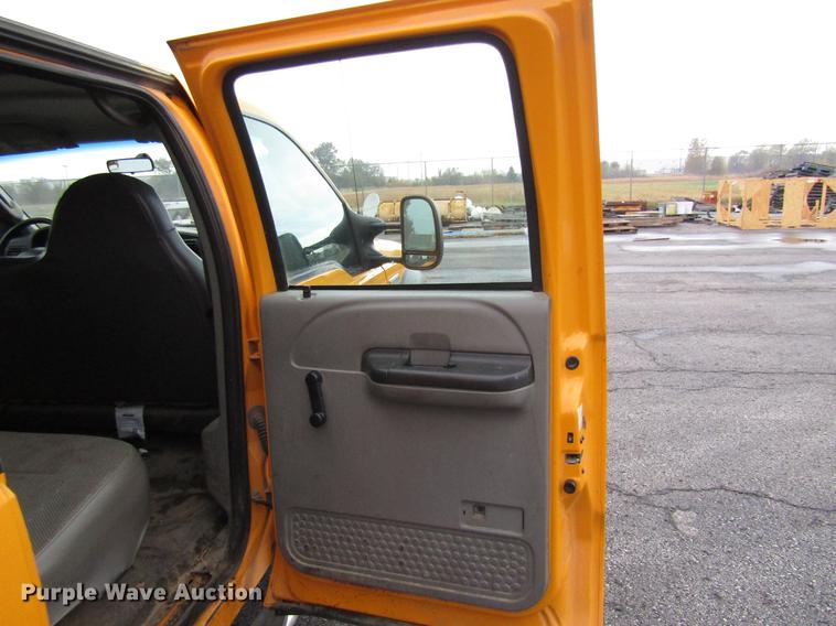 image for item DE5916 2006 Ford F450 Super Duty Crew Cab dump truck