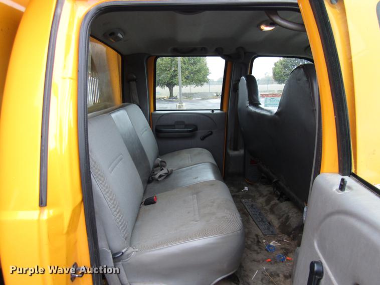 image for item DE5916 2006 Ford F450 Super Duty Crew Cab dump truck