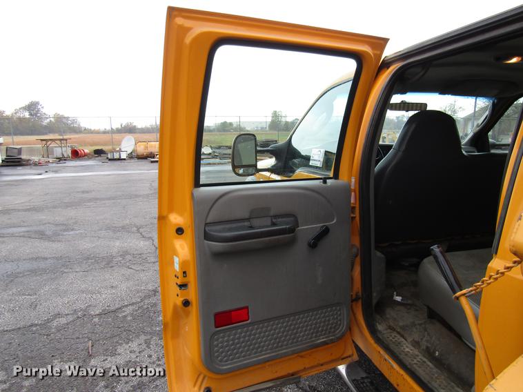 image for item DE5916 2006 Ford F450 Super Duty Crew Cab dump truck