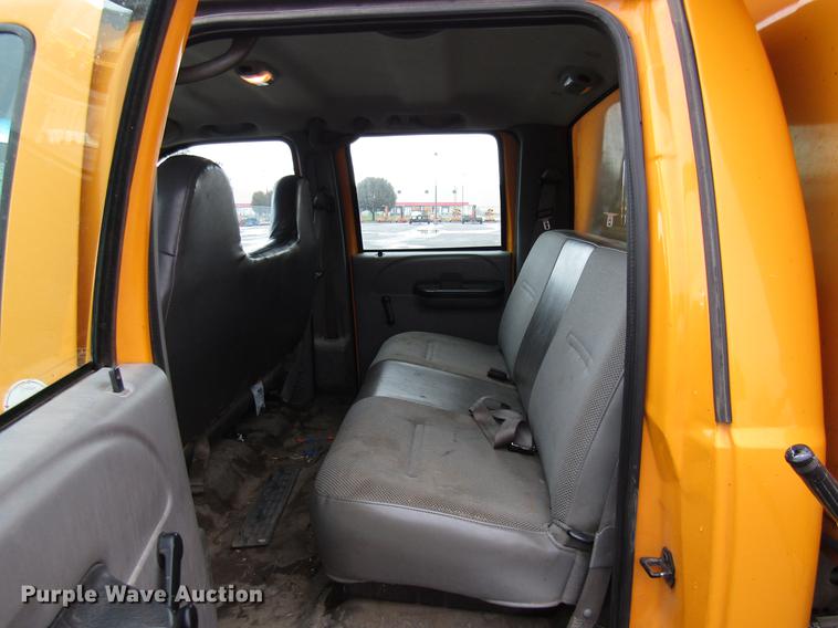 image for item DE5916 2006 Ford F450 Super Duty Crew Cab dump truck